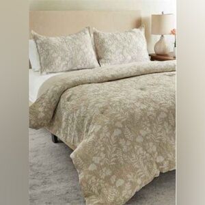 Home Suite Essentials Leaf Matelasse 3-piece Comforter Set, Tan Queen & king